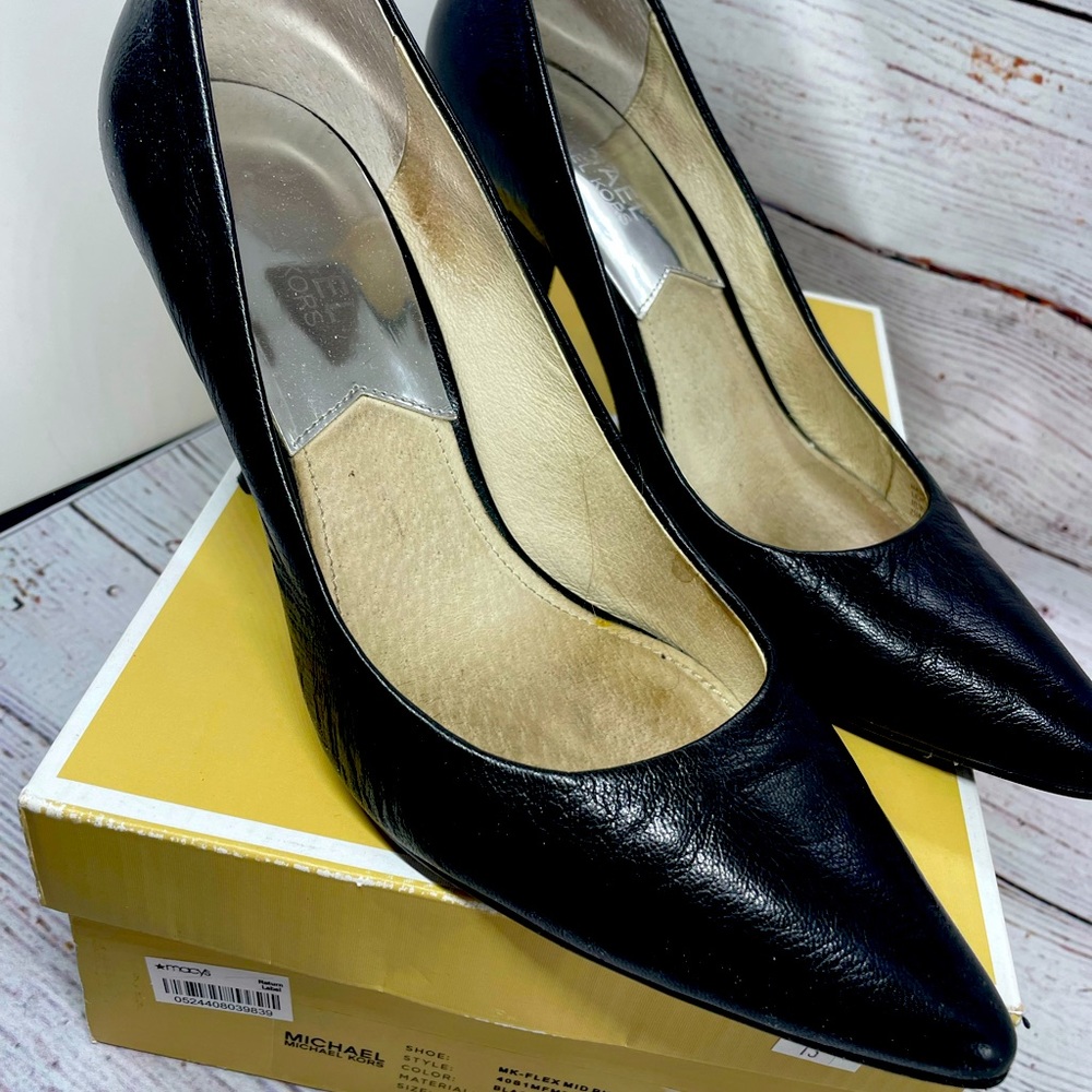 Michael by Michael Kors flex mid-pump in black leather size 7.5m